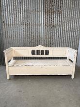 Brocante witte klepbank met opbergruimte stijl in hout, europa 20e eeuw