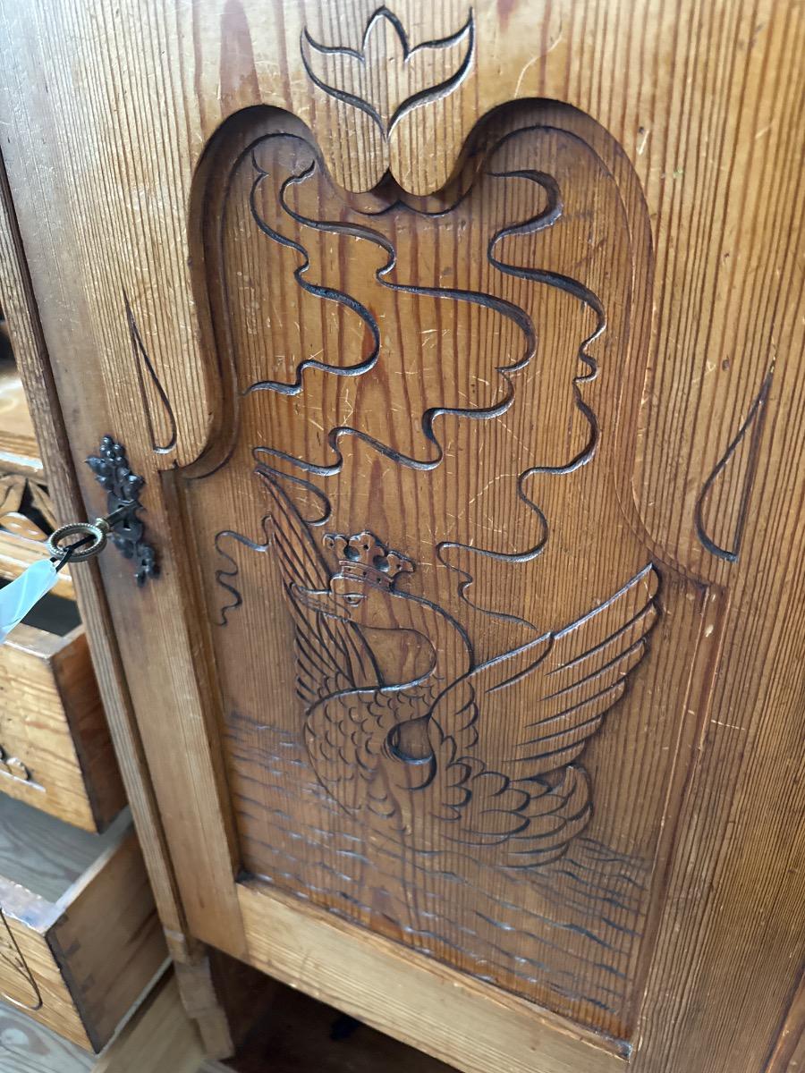 Cabinet arts & craft 