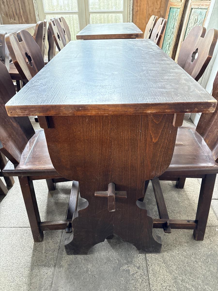 Café chairs and tables 