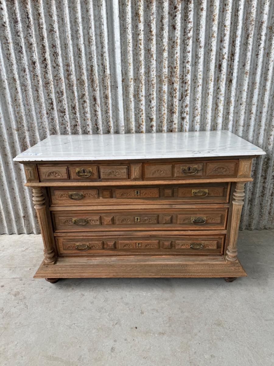 Chest of drawers
