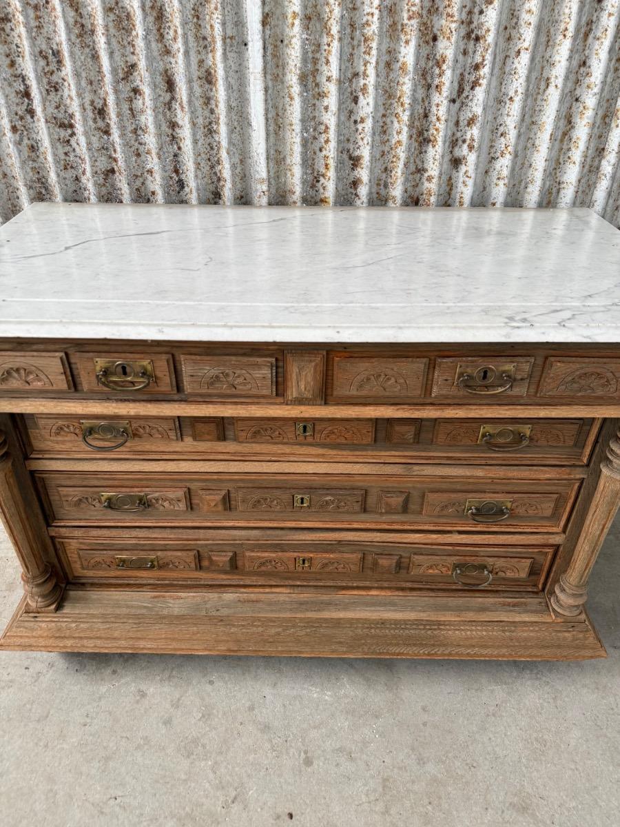 Chest of drawers