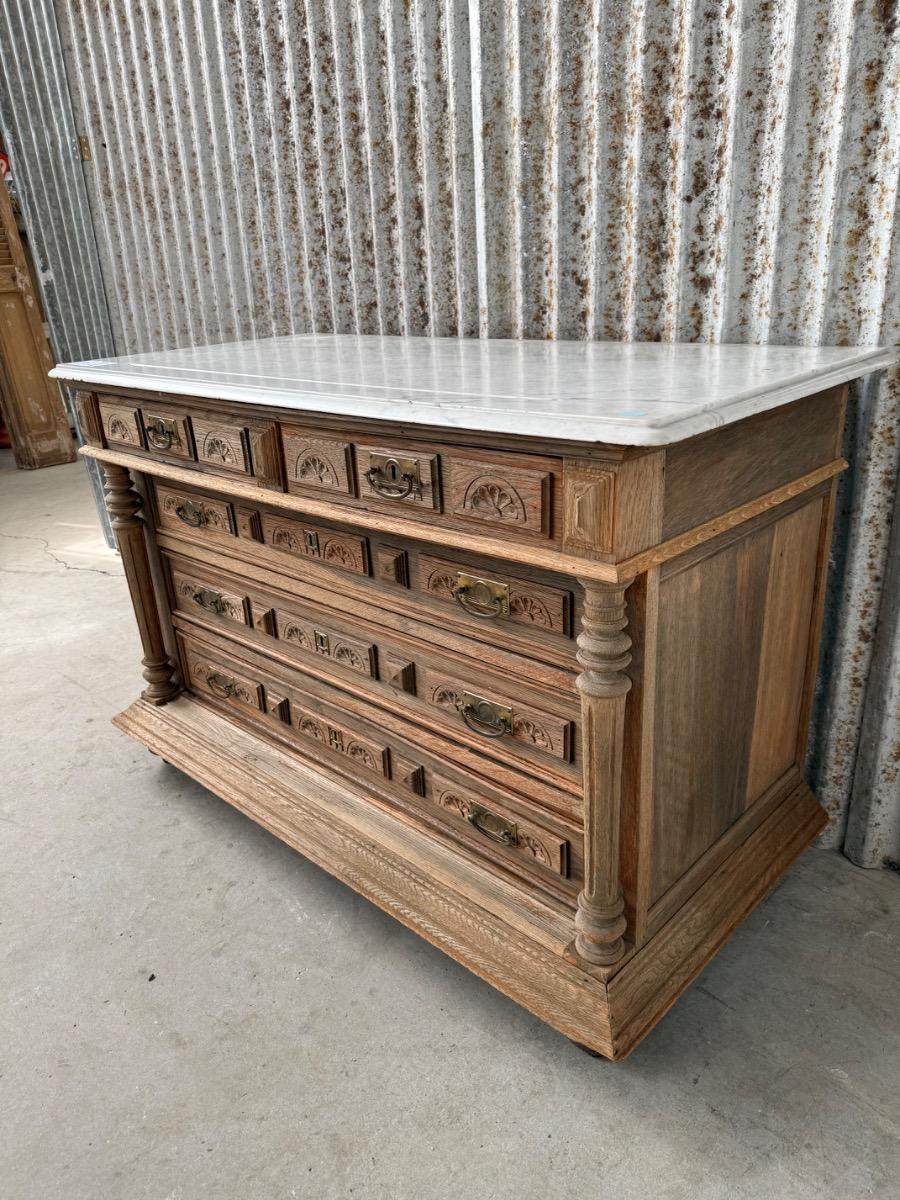 Chest of drawers