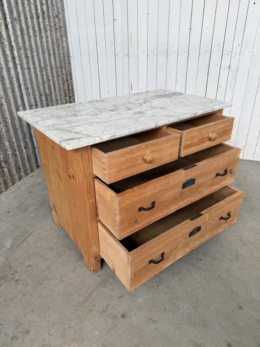 Chest of drawers