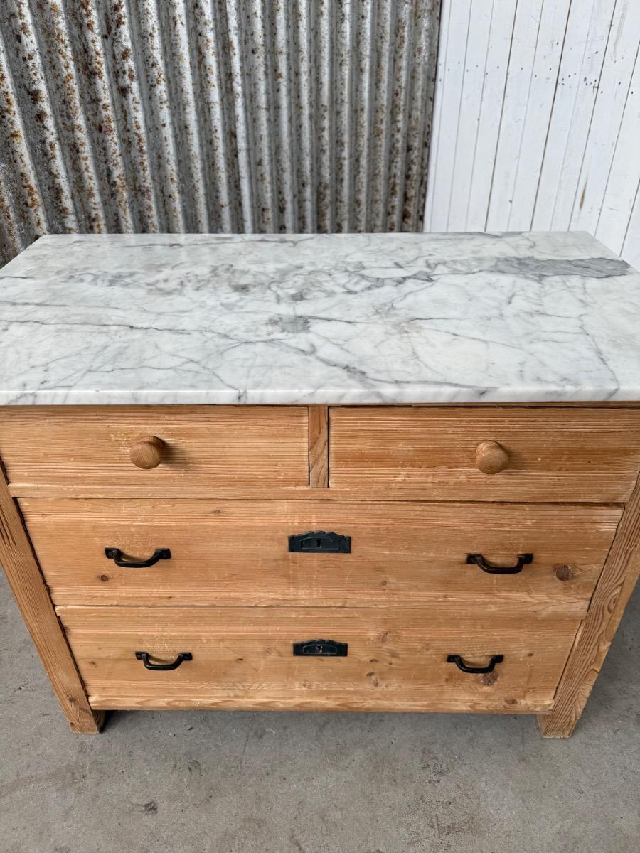 Chest of drawers