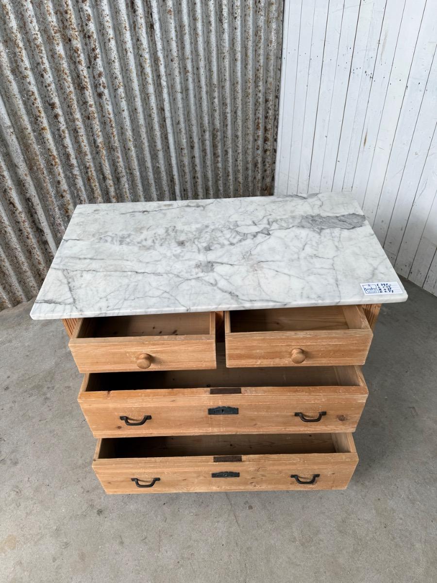 Chest of drawers
