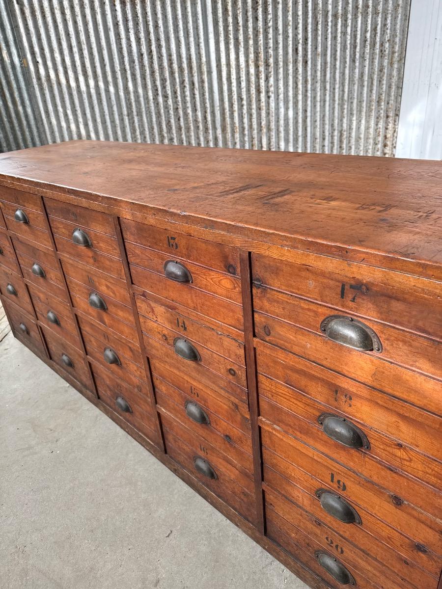 Chest of drawers