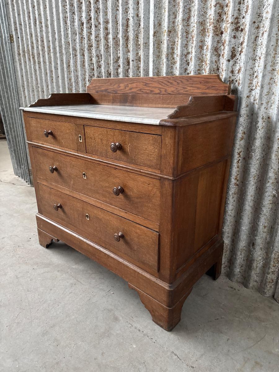 Chest of drawers 