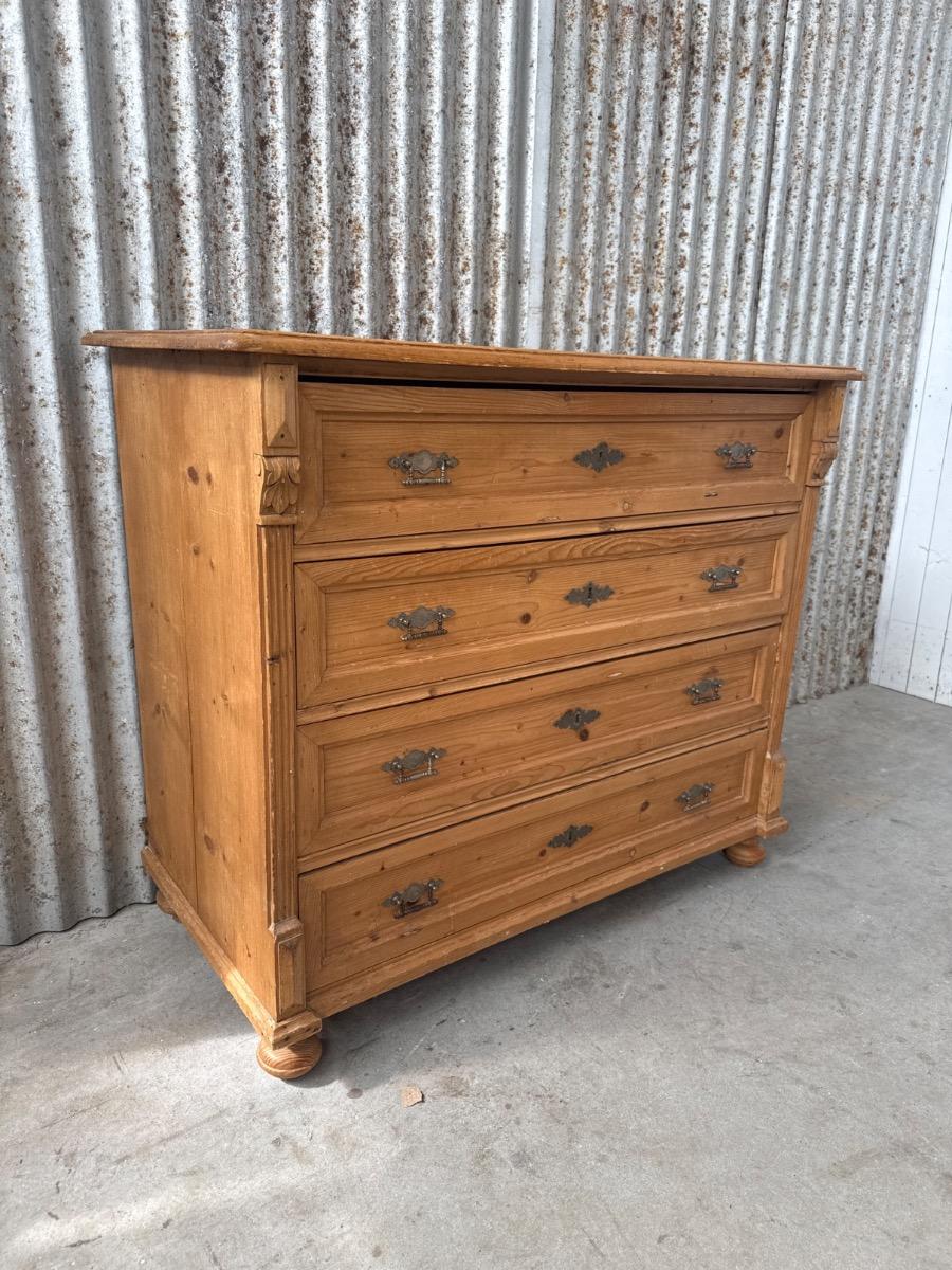 Chest of drawers 