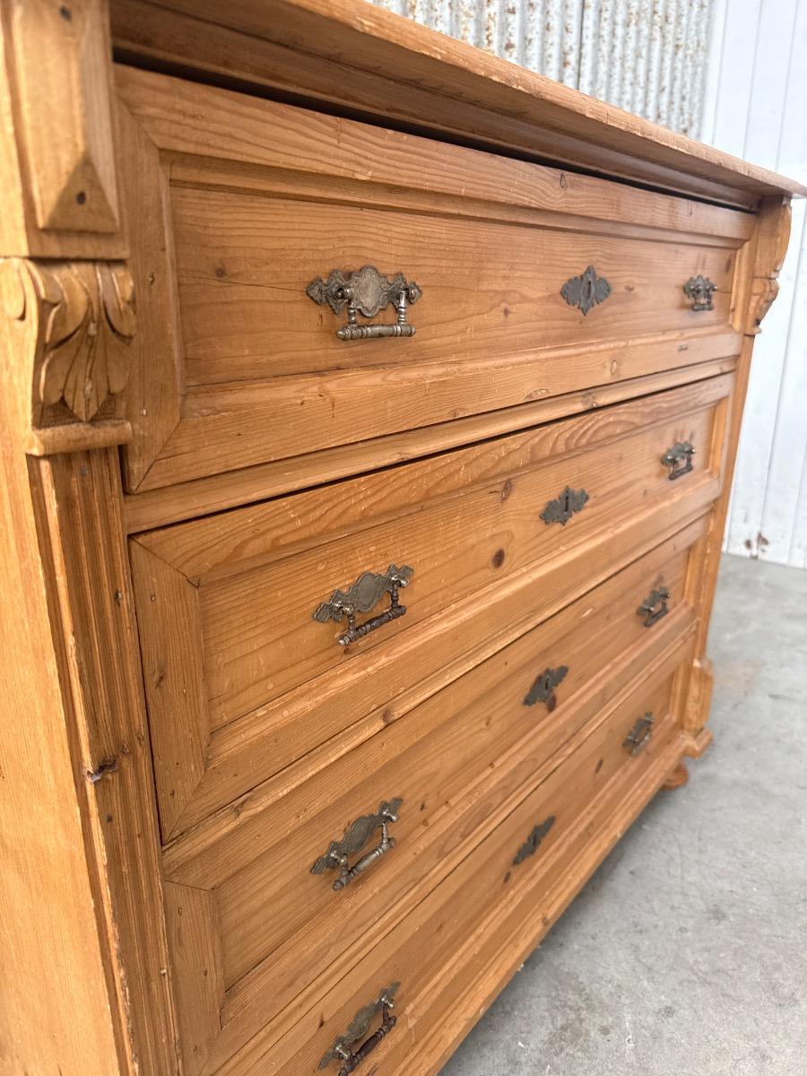 Chest of drawers 
