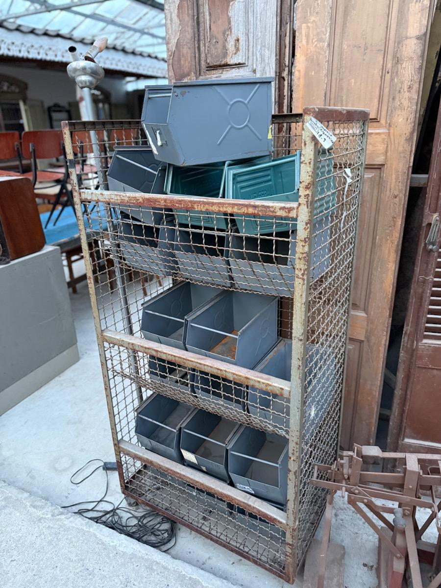 Industrial storage box