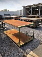 Industrial style Industrial table on wheels in Wood and iron