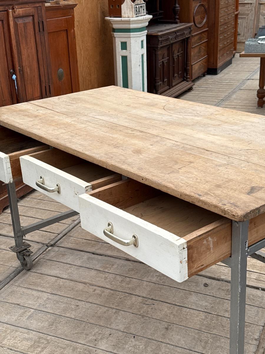 Industrial work table