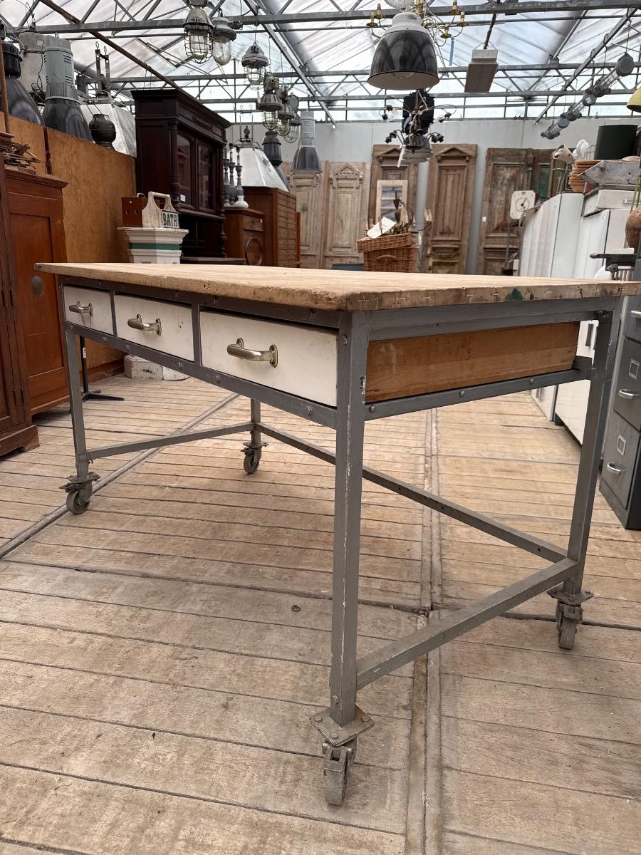 Industrial work table