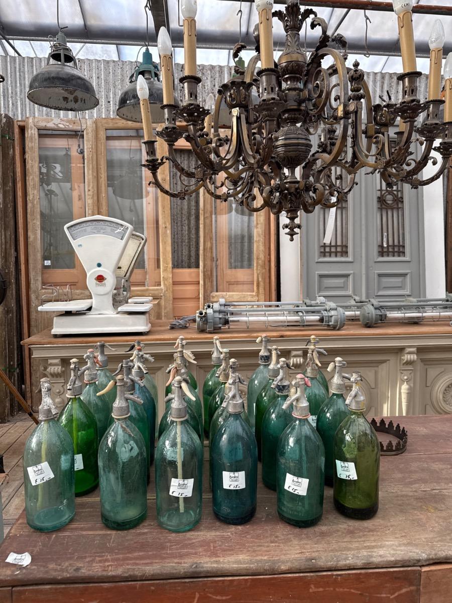old decoration brocante vintage spray bottles