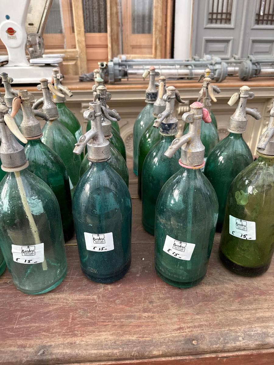 old decoration brocante vintage spray bottles