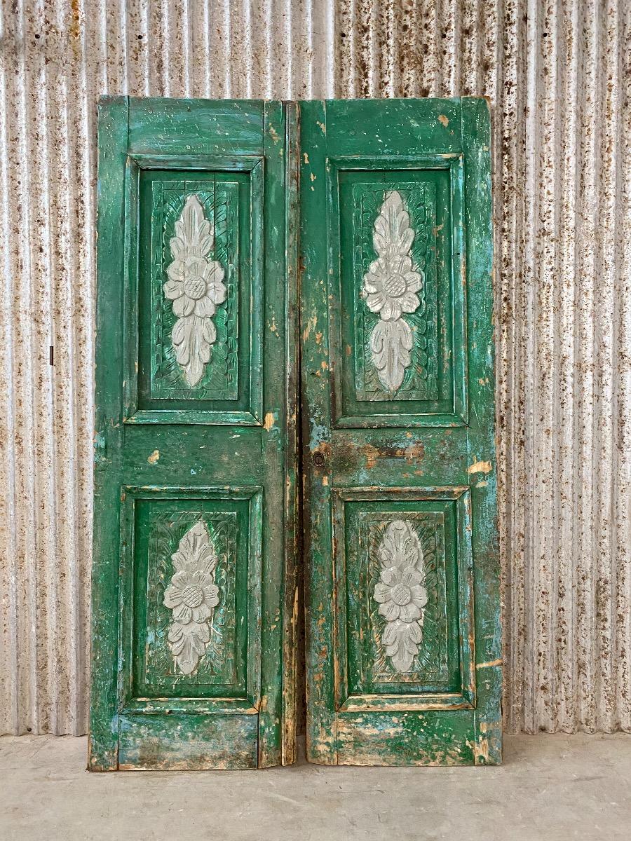 Oldbuidings materials Antique doors