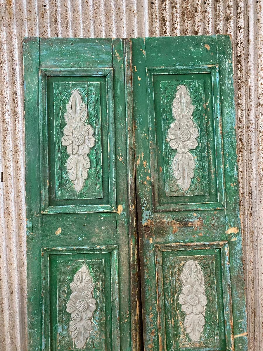 Oldbuidings materials Antique doors