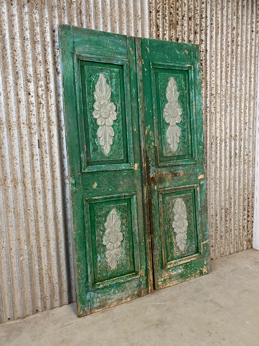 Oldbuidings materials Antique doors
