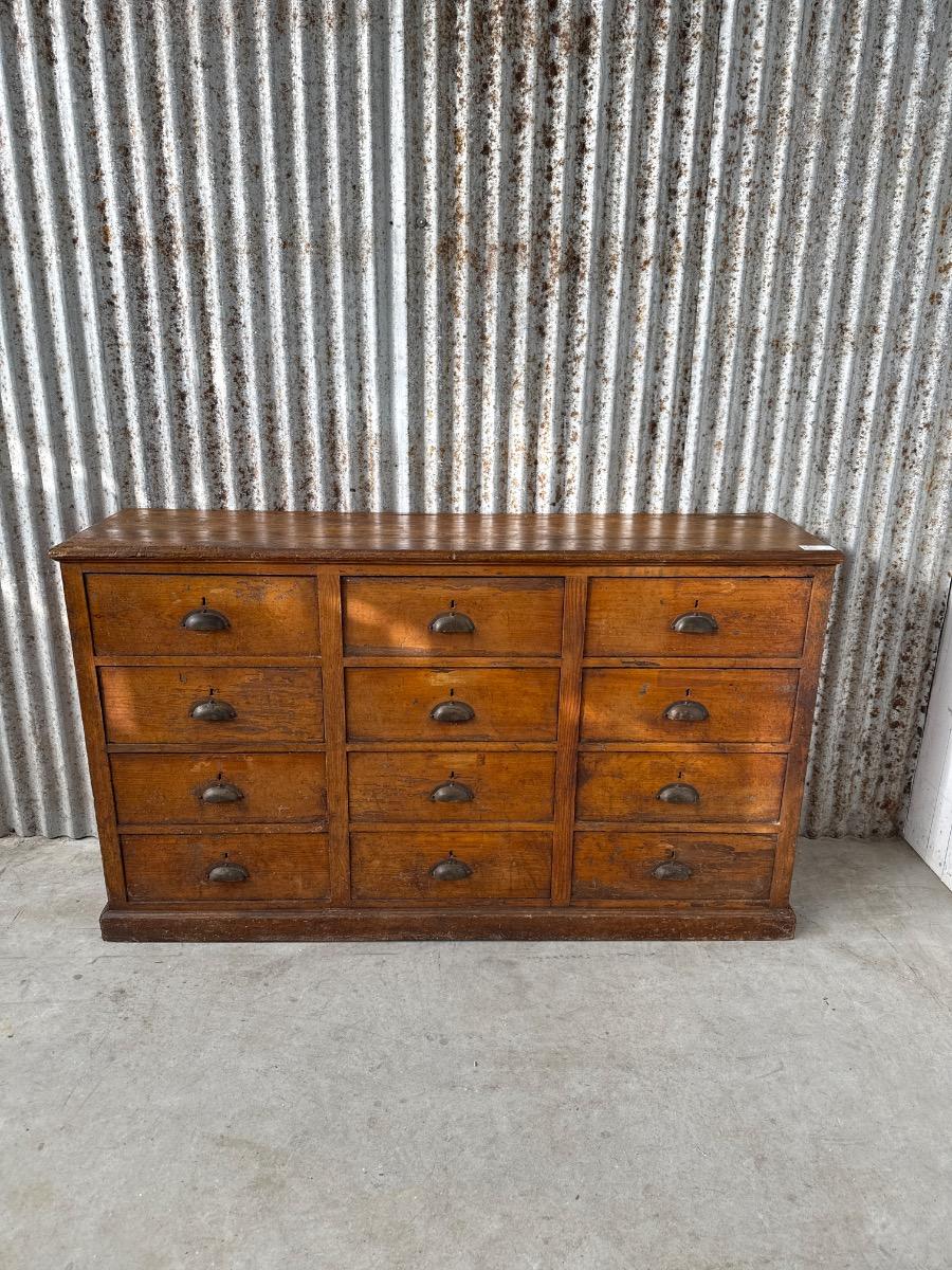 Pharmacie chest of drawers 