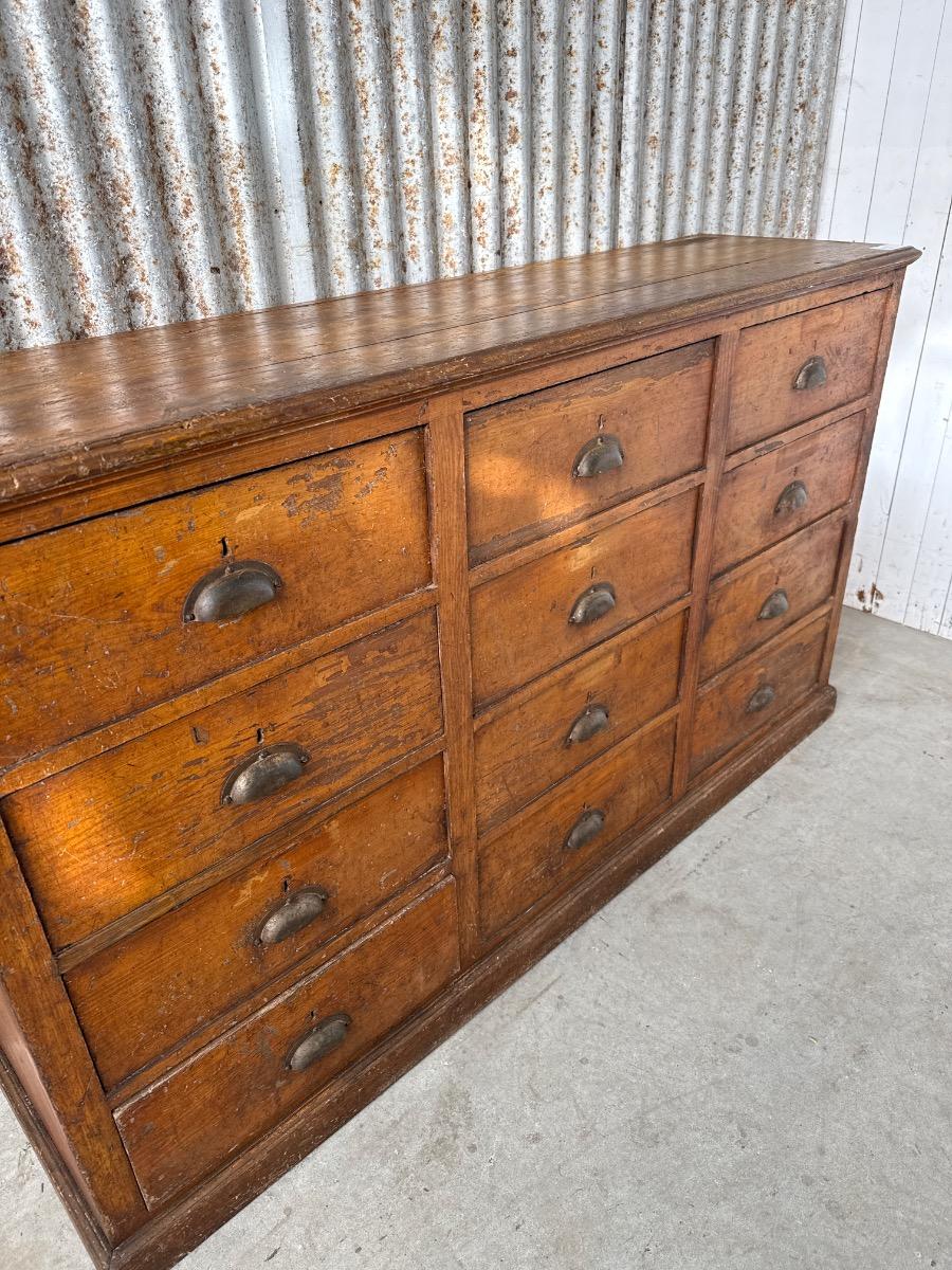 Pharmacie chest of drawers 