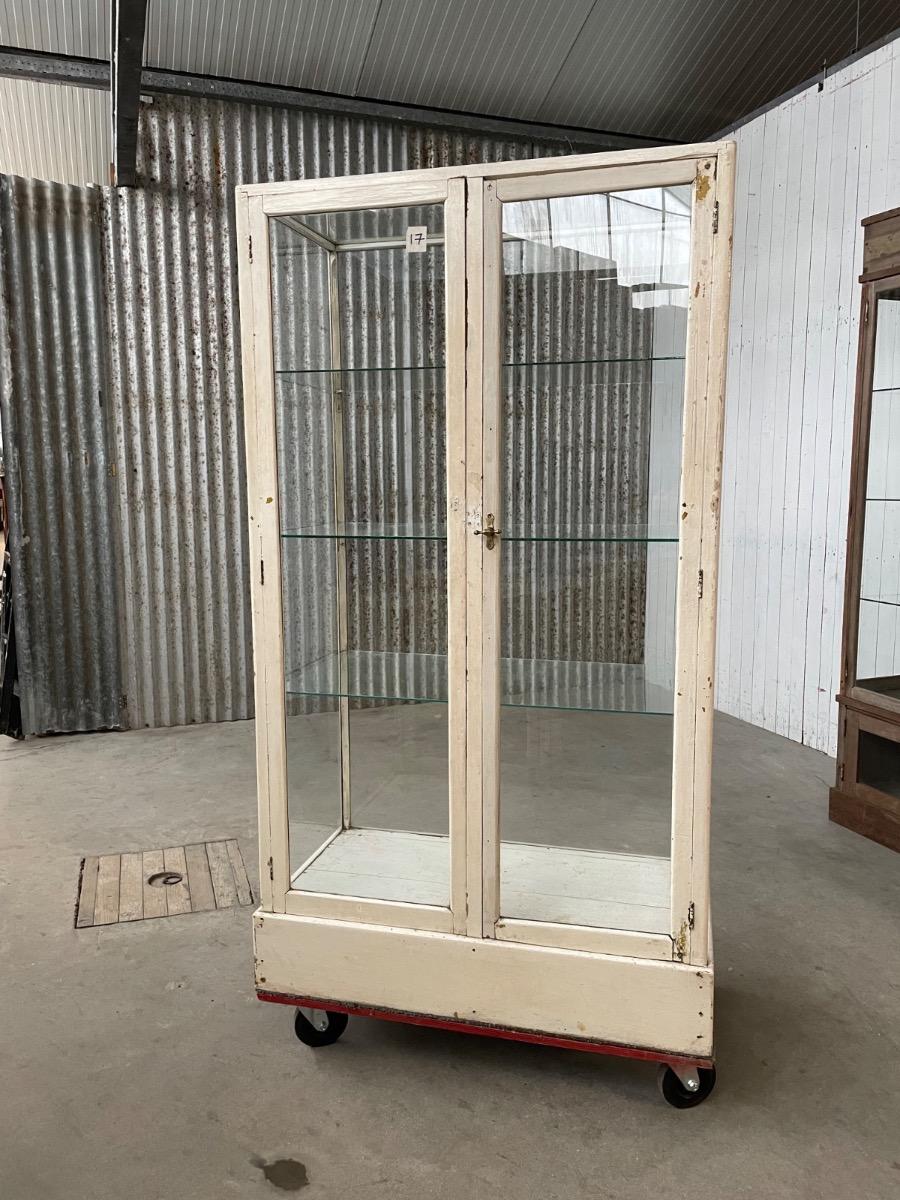 Shopcabinet Antique showcase