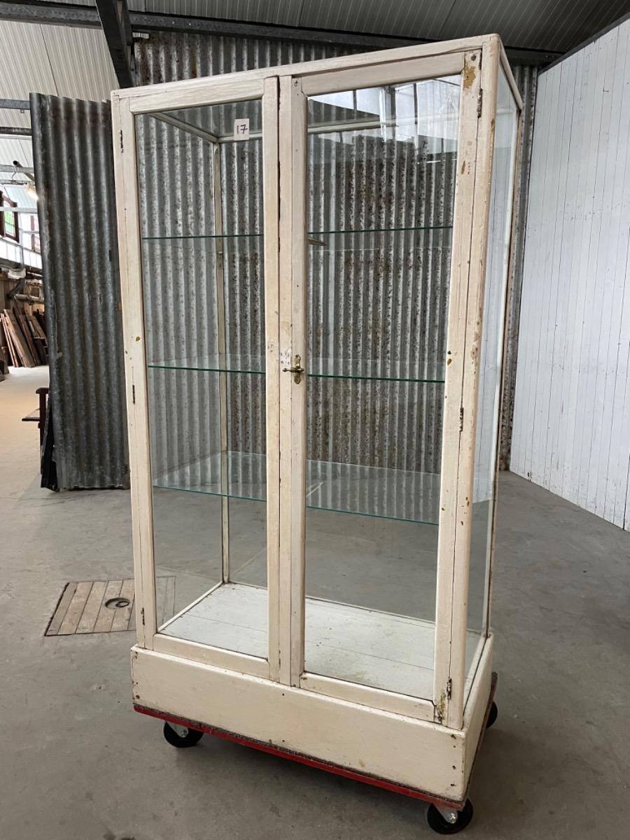 Shopcabinet Antique showcase