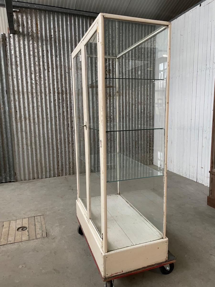 Shopcabinet Antique showcase