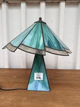 Tiffany stained glass table lamp