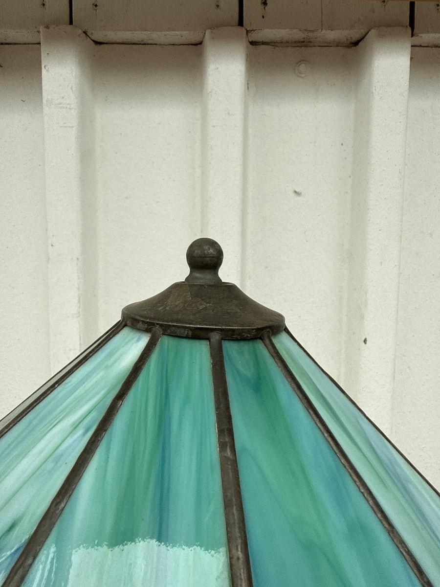Tiffany stained glass table lamp