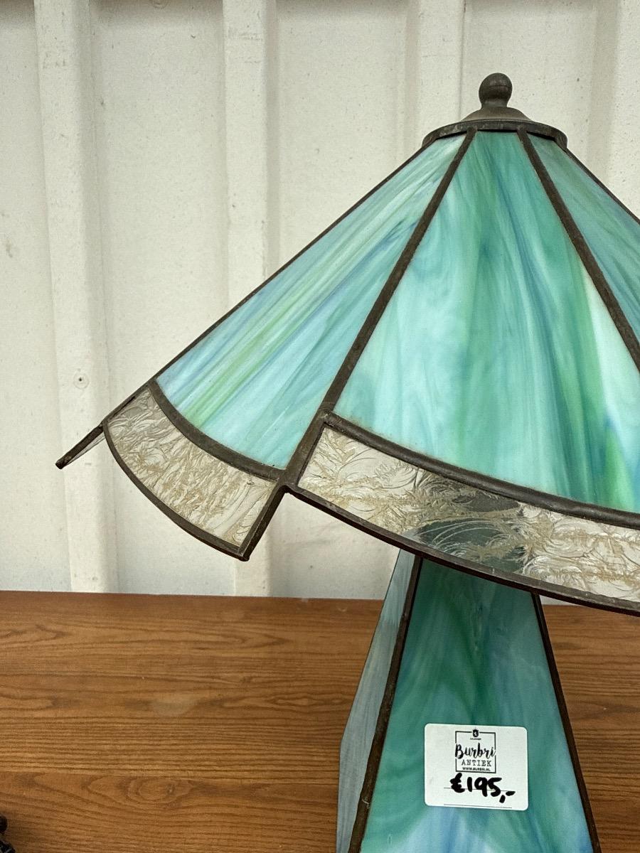 Tiffany stained glass table lamp