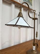 Vintage brass bureaulamp Tiffany stijl in glass and brass, 1930