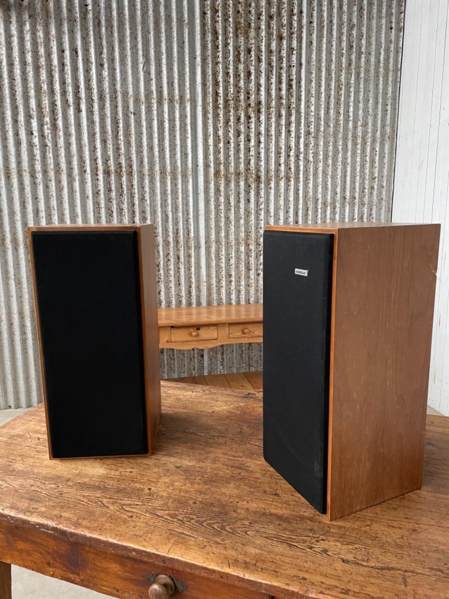  Vintage stereo boxes