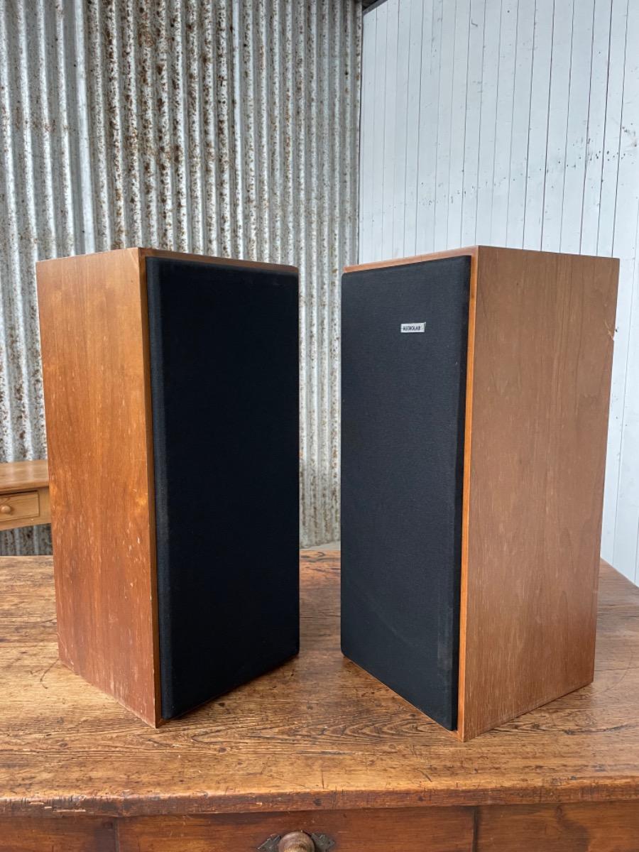  Vintage stereo boxes