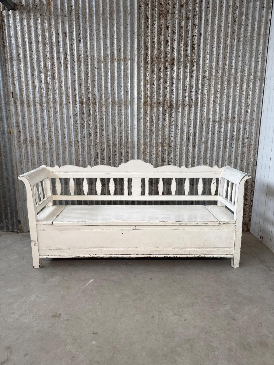 Vintage White Storage Bench With Storage Space