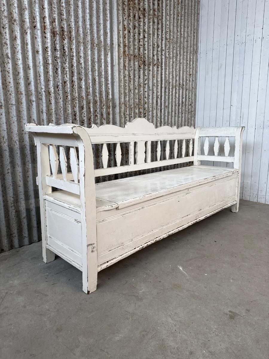 Vintage White Storage Bench With Storage Space