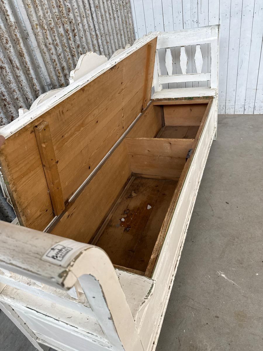 Vintage White Storage Bench With Storage Space