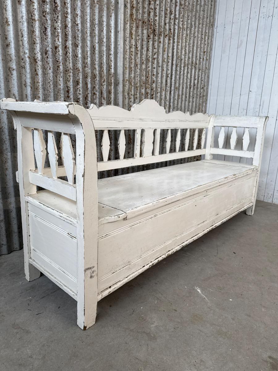 Vintage White Storage Bench With Storage Space
