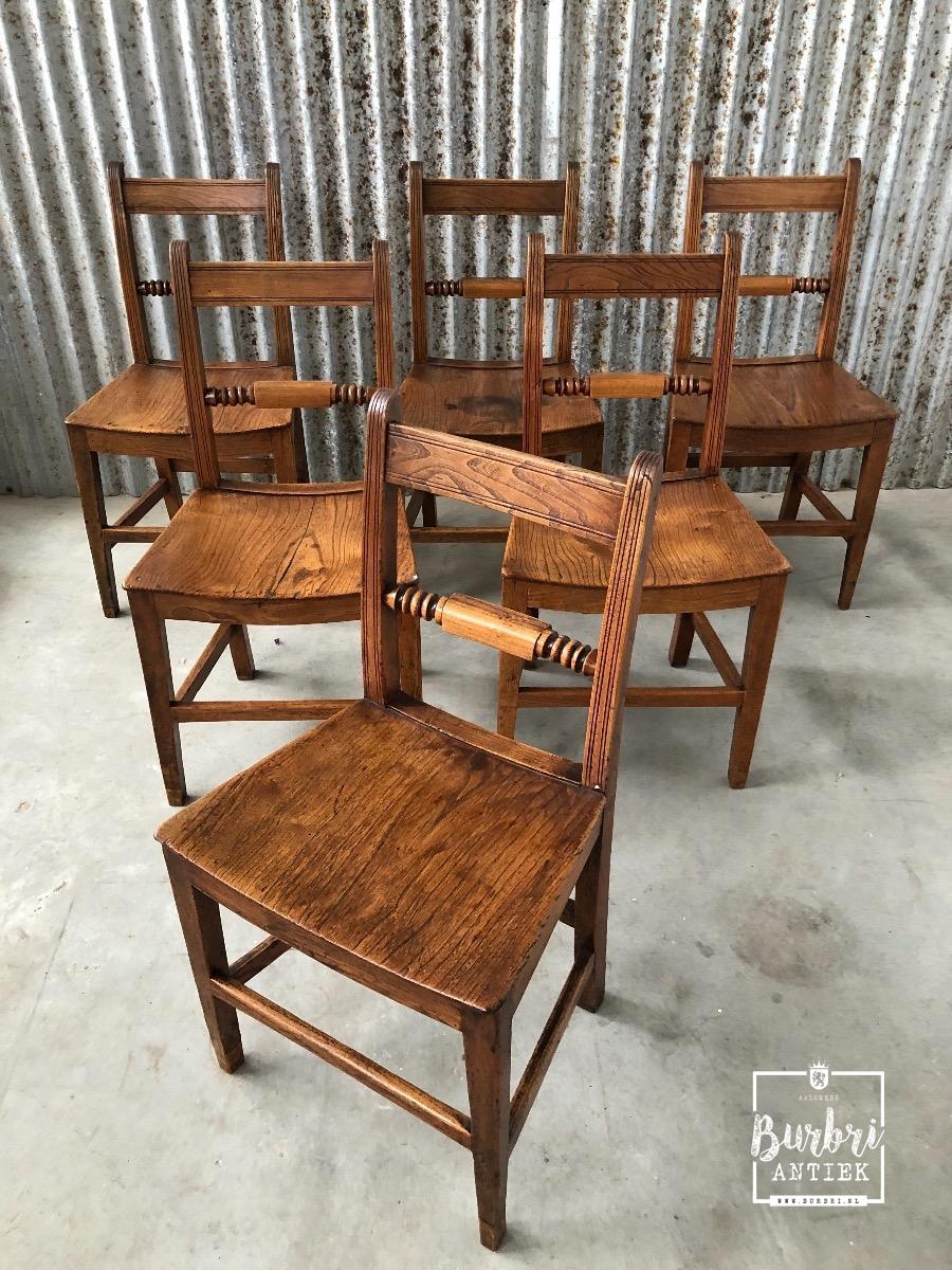 Antique wooden chairs set Tafel & Stoelen Antieke Stoel WOODEN CUSHY | Stoelen, Houten, Meubels
