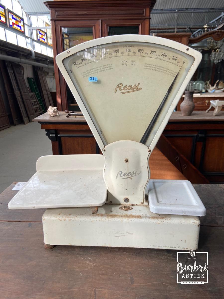 statistieken Heel pasta Antique scale - Antieke winkel decoratie's - Winkelinrichtingen - Burbri