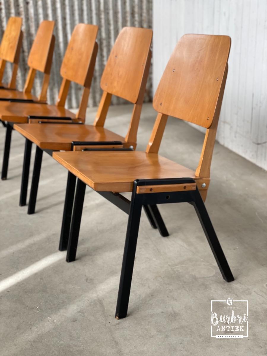 Vintage Chairs - Stoelen banken - Design - Burbri