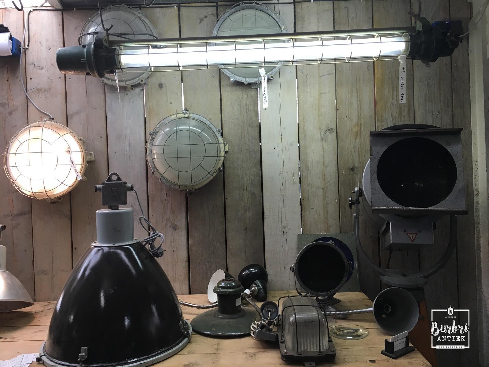 Verlichten beddengoed Gespecificeerd Industrieel Lampen - Industriële TL lampen - Industriële Verlichting -  Burbri